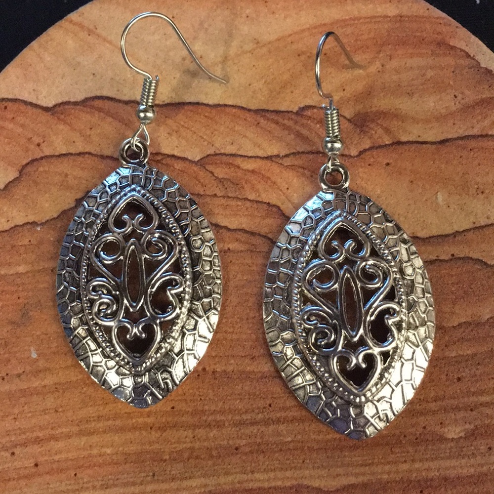 Tibetan Leaf Earrings - Picture 6 of 6